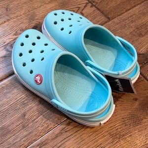 NWT girls size 12/13 crocs.